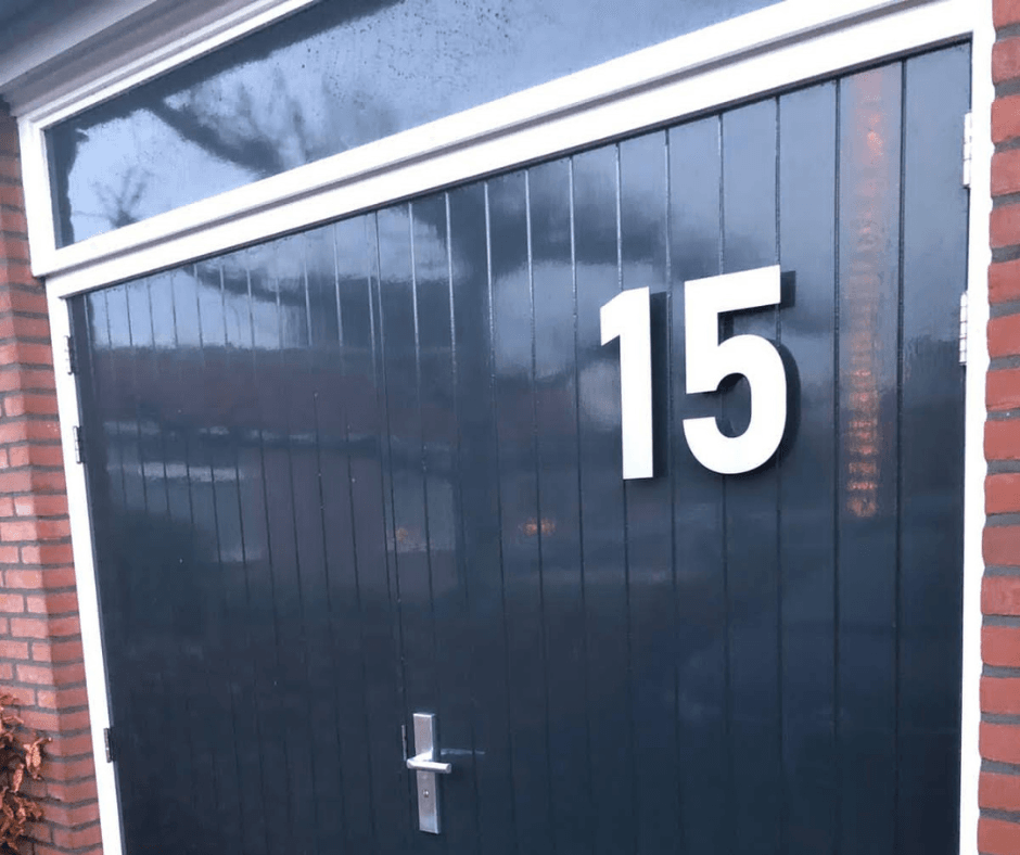 RVS huisnummer 15 - Lettertype Bahnschfrift - Hoogte 25 cm