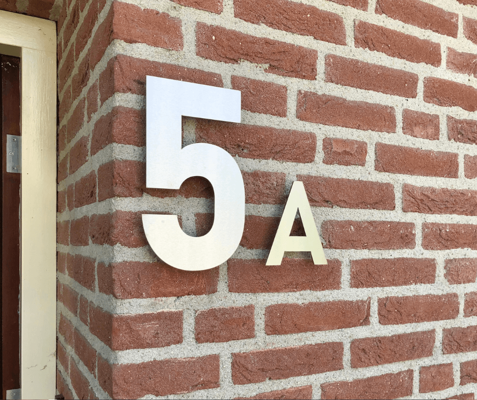 RVS huisnummer 5 A - Lettertype Bahnschfrift - Hoogte 25 cm